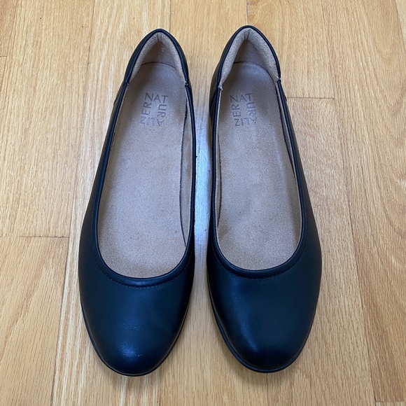 EUC Naturalizer black leather slip-on flats - Picture 1 of 6